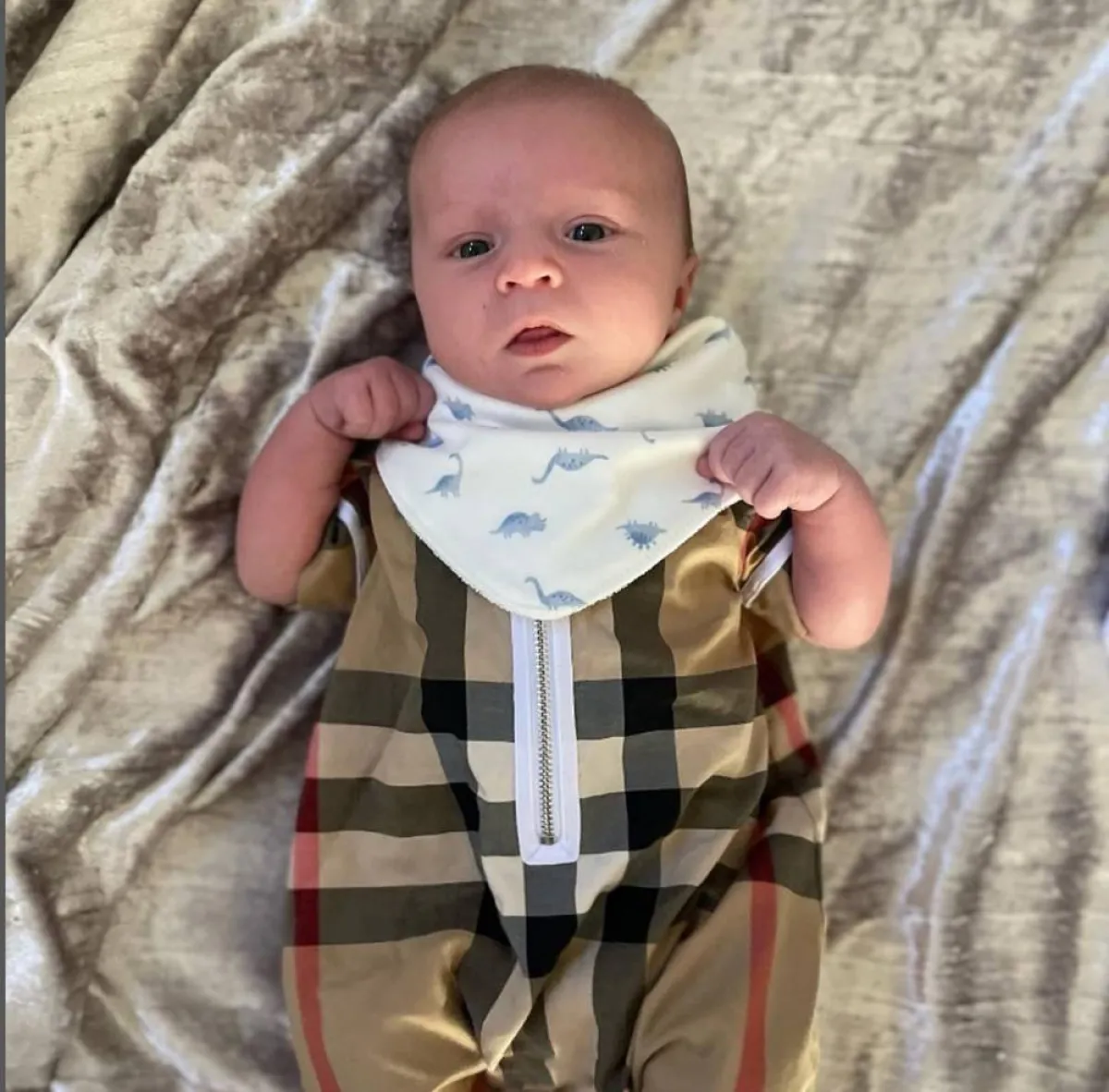 «عمره أسبوعين» ويمتلك يختاً بـ3 ملايين دولار.. ما القصة؟ 