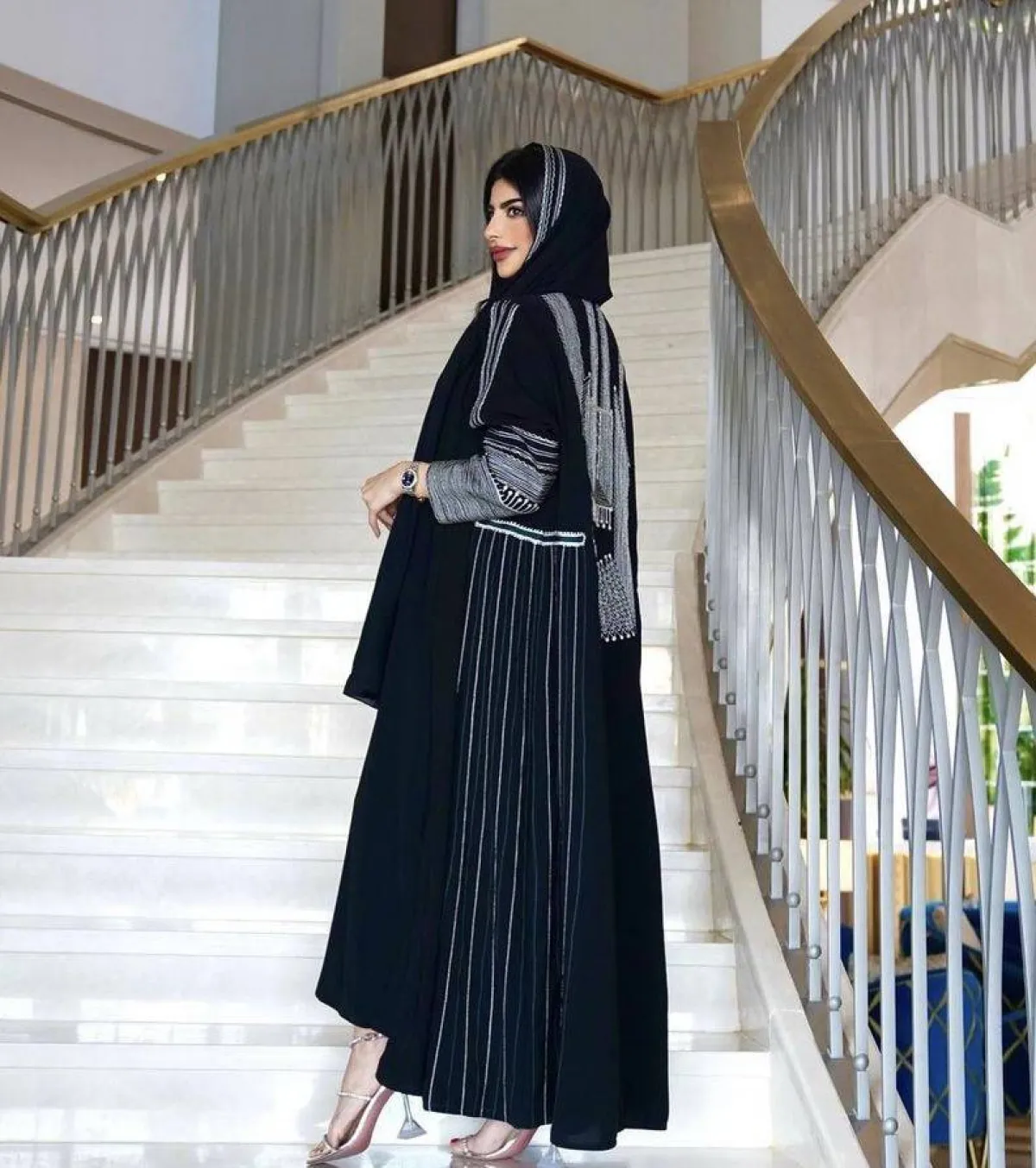 شهد الزهراني بعباية مستوحاة من الجنوب