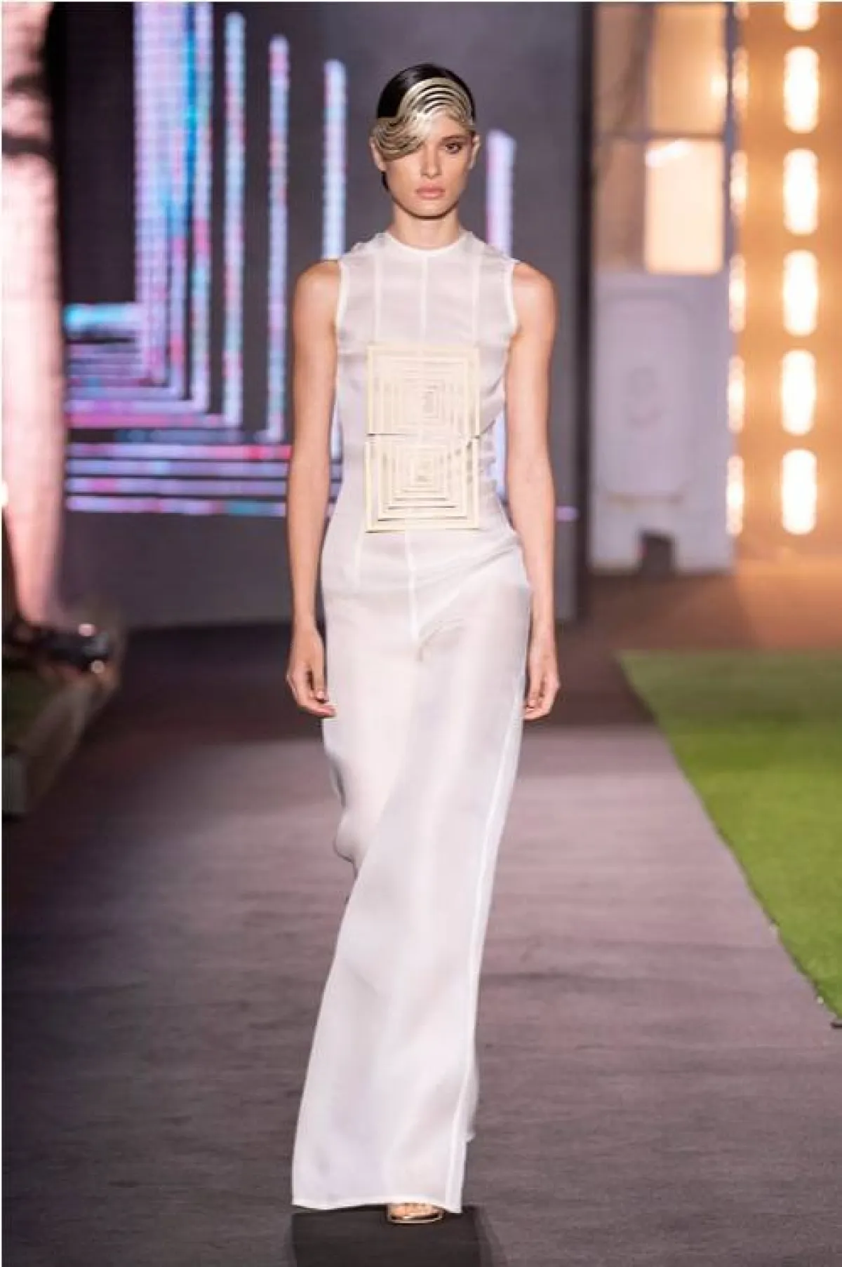 فستان خطوبة باللون الأبيض من صابرينا بيرسيكينو «Sabrina Persechino»