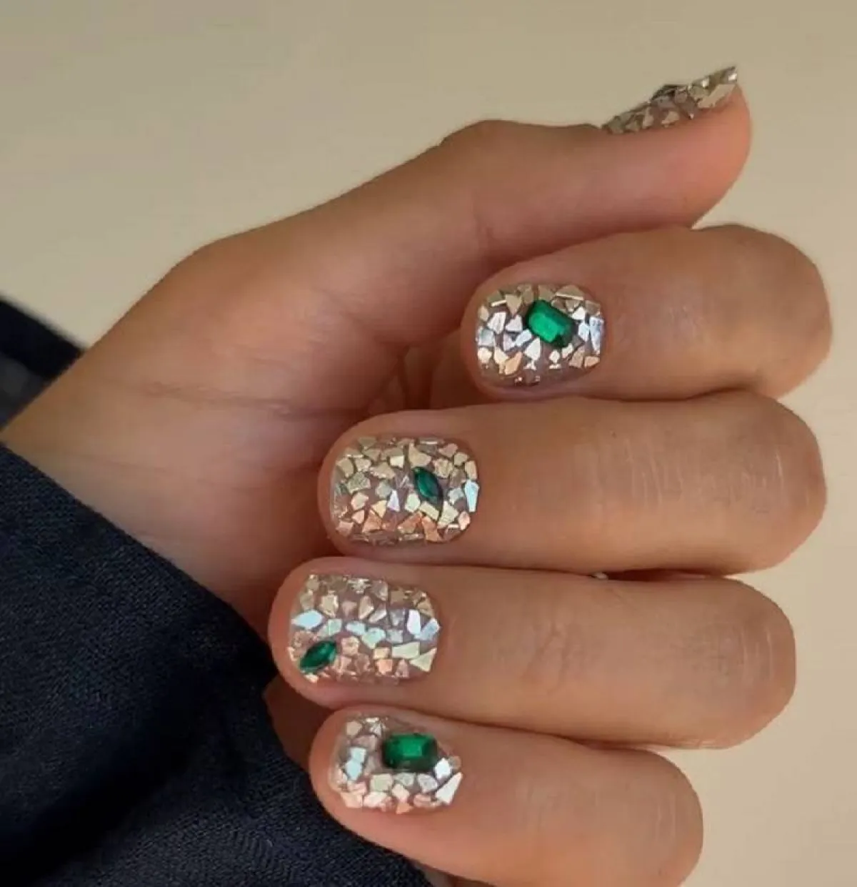 صيحة ألوان المناكير