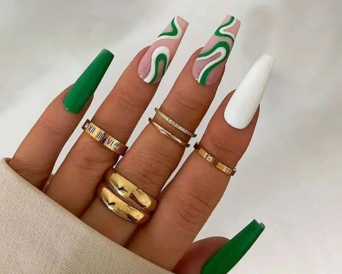 صيحة رسومات الأظافر