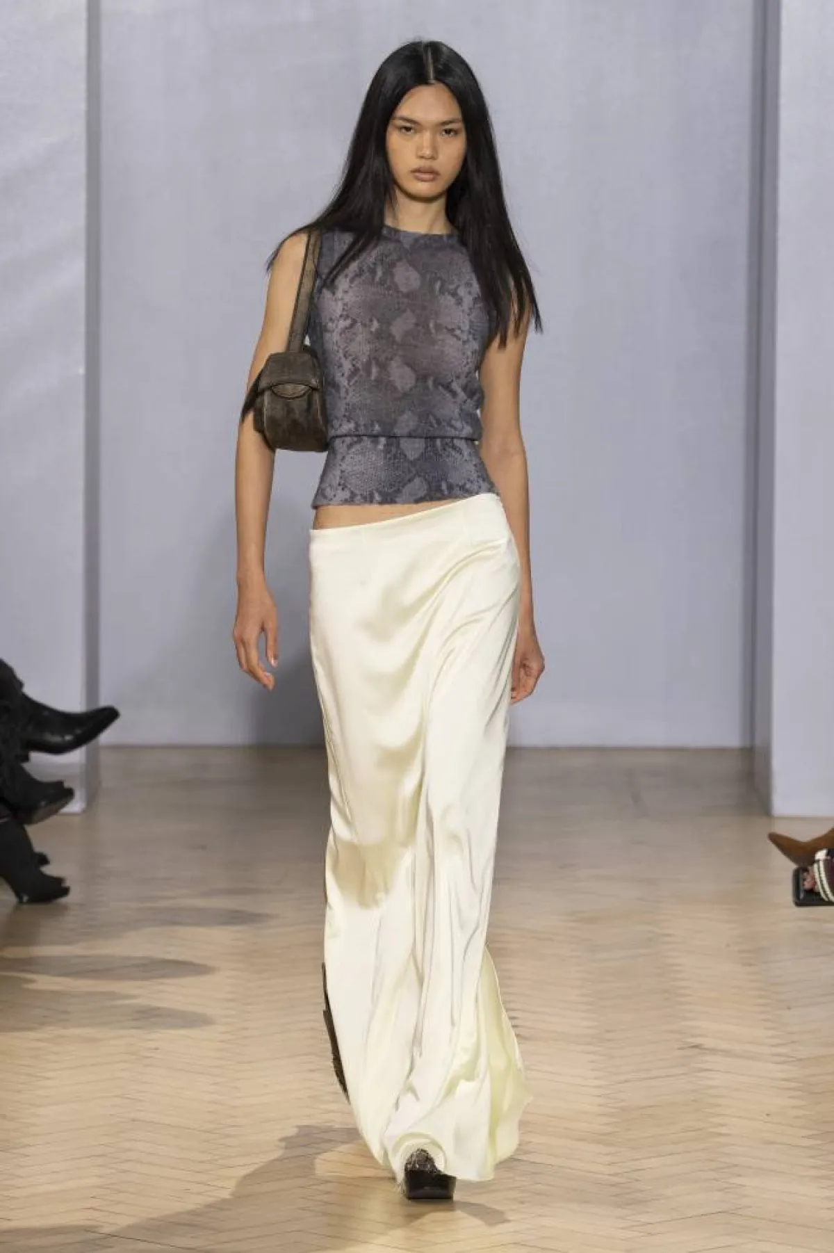 عروض اليوم الثالث من أسبوع لندن للموضة