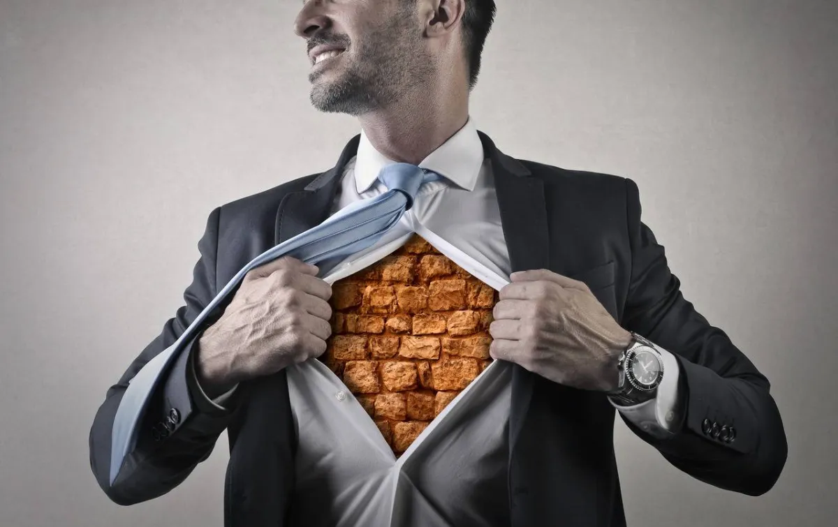 صورة تعبيرية لرجل صلب