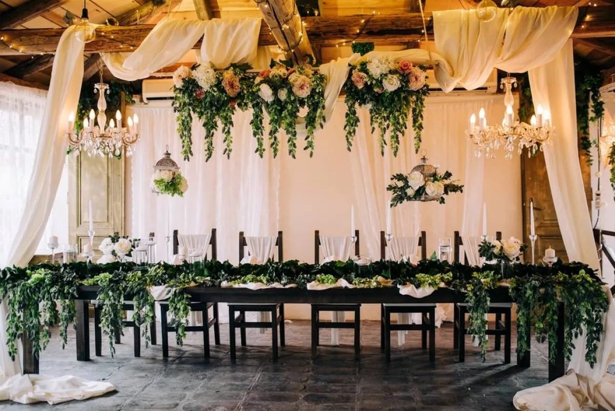 عدد المدعوين إلى حفل الزفاف قليل التكاليف ضئيل 