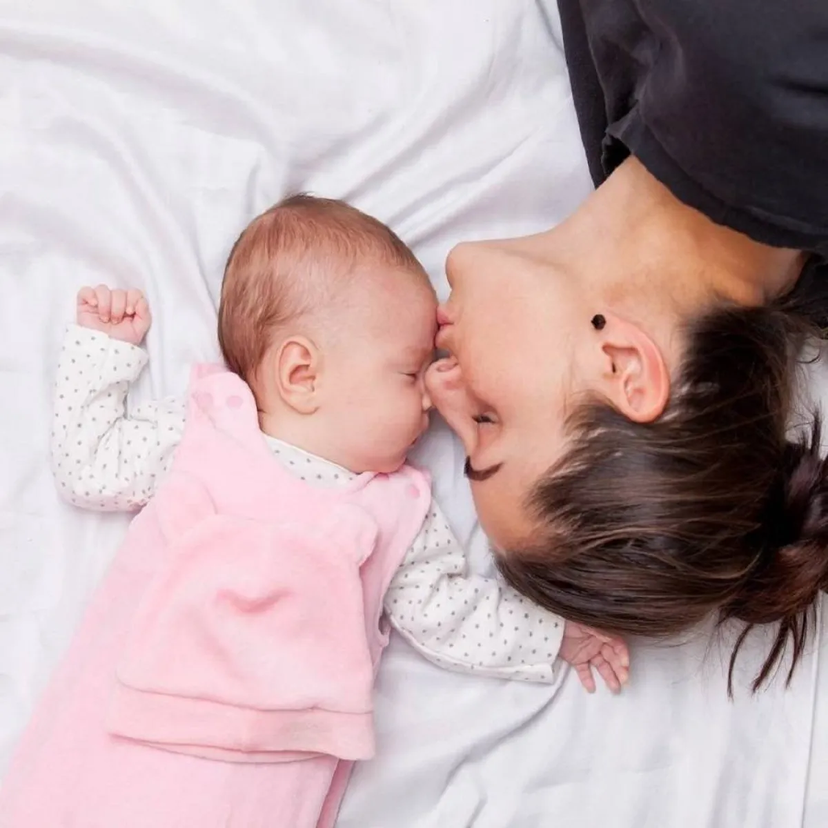 صورة لأم وطفلها