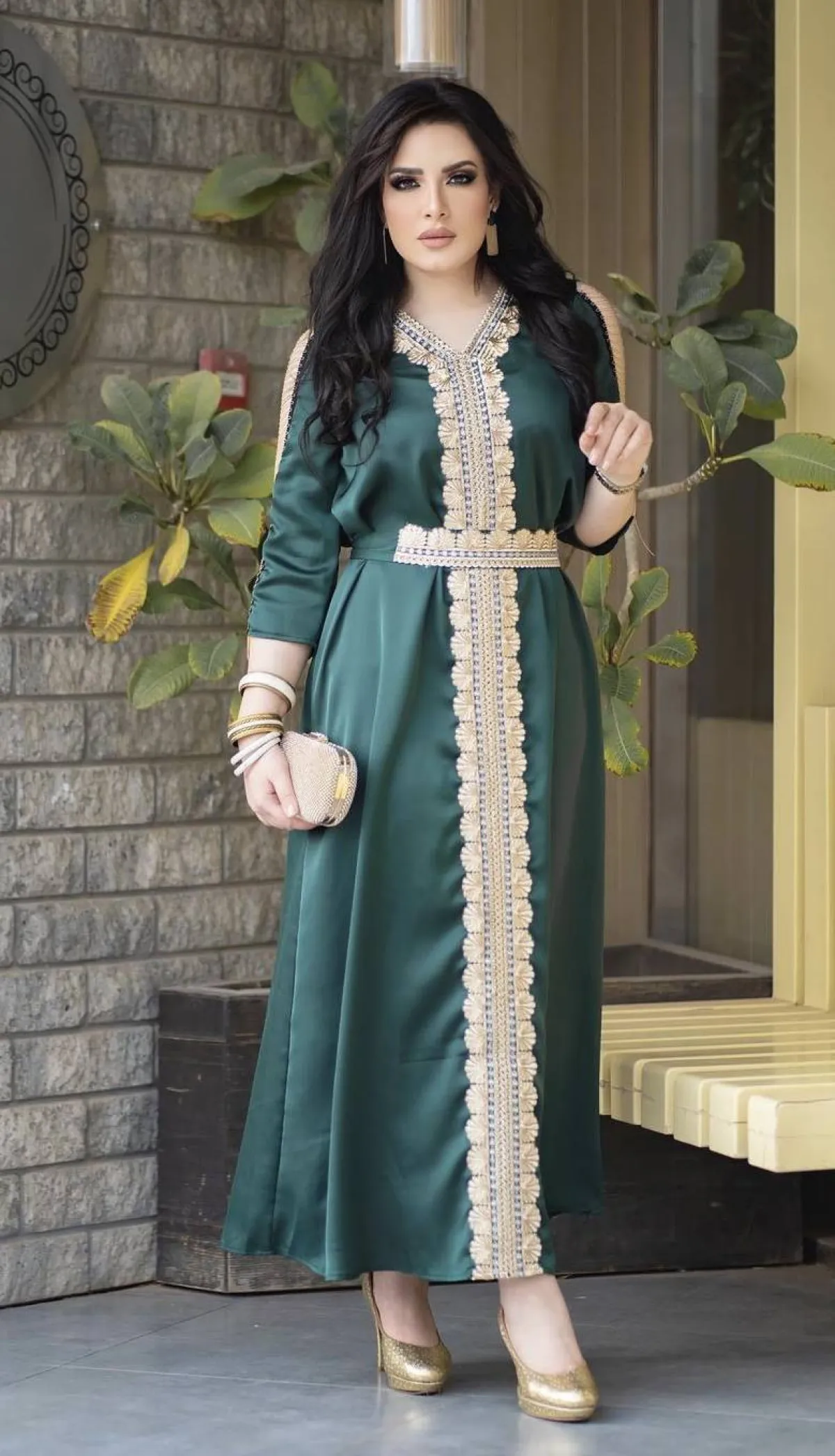 هبة الدري بقفطان شبابي