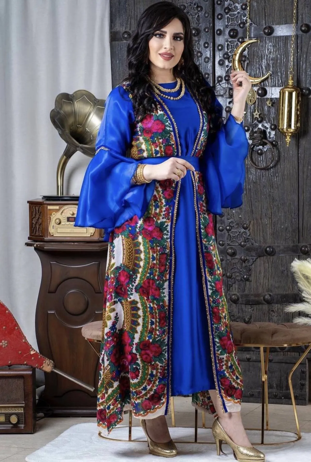 هبة الدري بجلابية شبابية