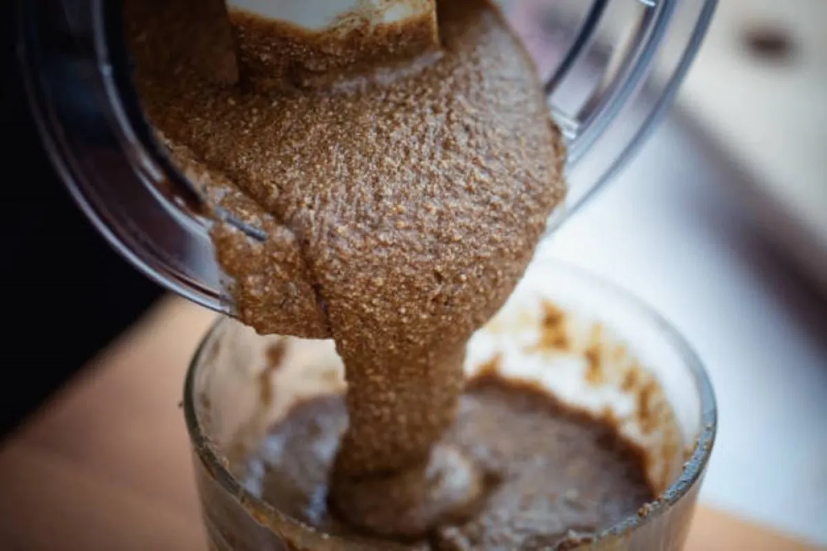 صورة لإعداد زبدة الفول السوداني المنزلية