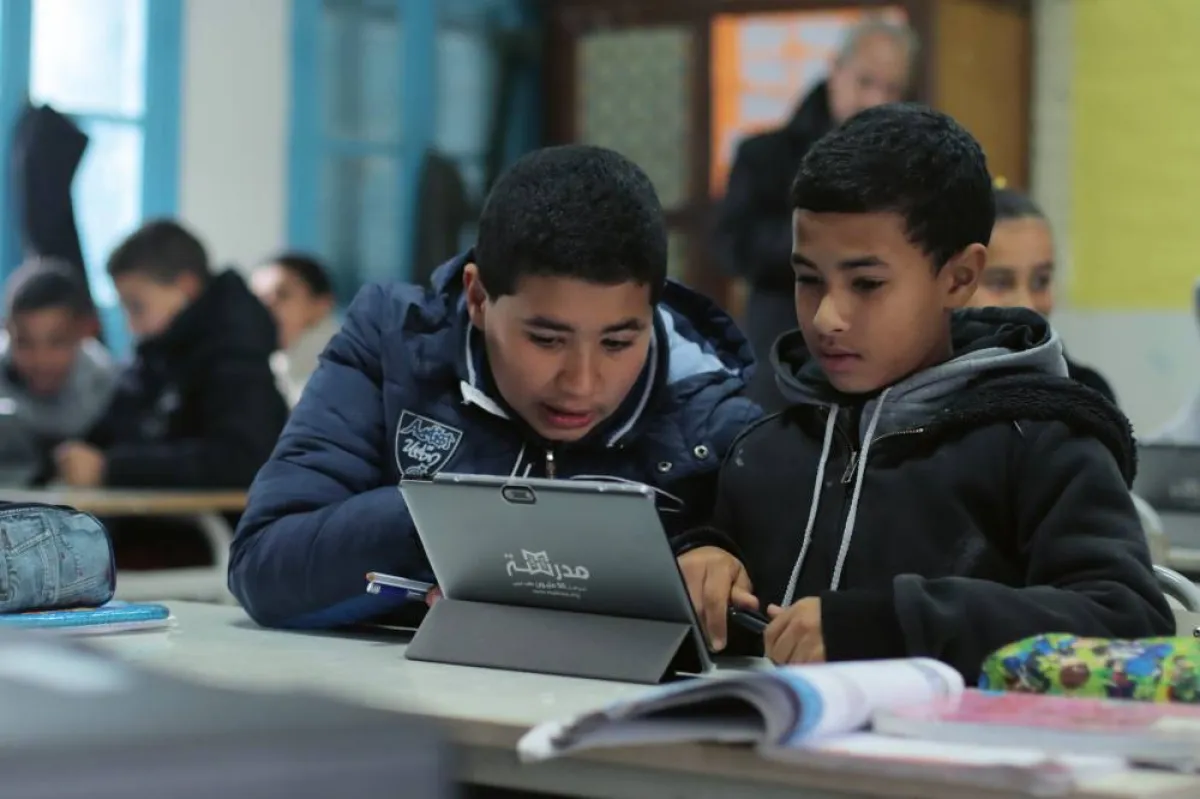 تبث منصة "مدرسة" 800 فيديو تعليمي للمراحل من الصف الأول وحتى الصف الثاني عشر. الصورة من "وام"