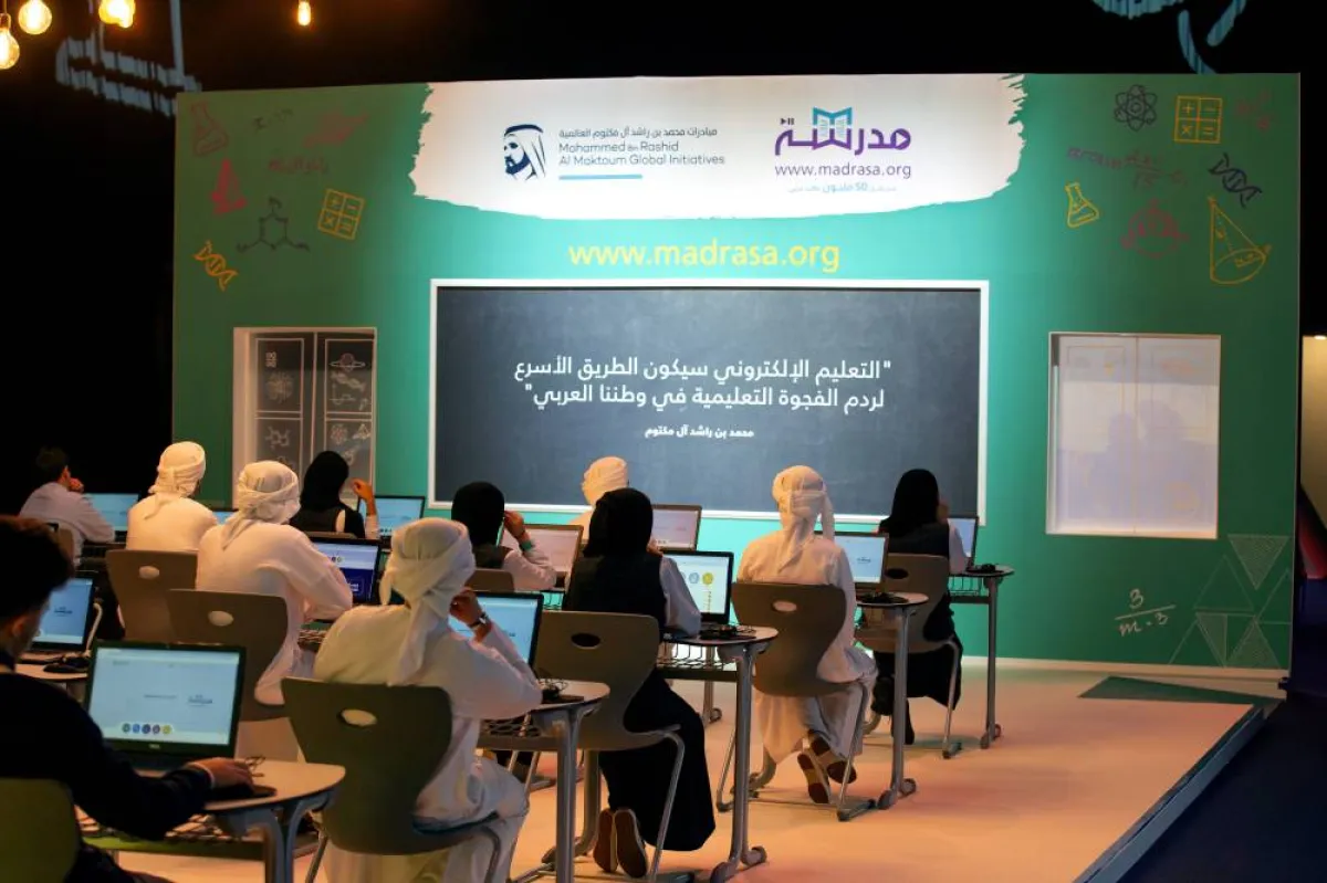تدعم منصة "مدرسة" الإلكترونية التعليمية المفتوحة نشر التعليم والمعرفة. الصورة من "وام"