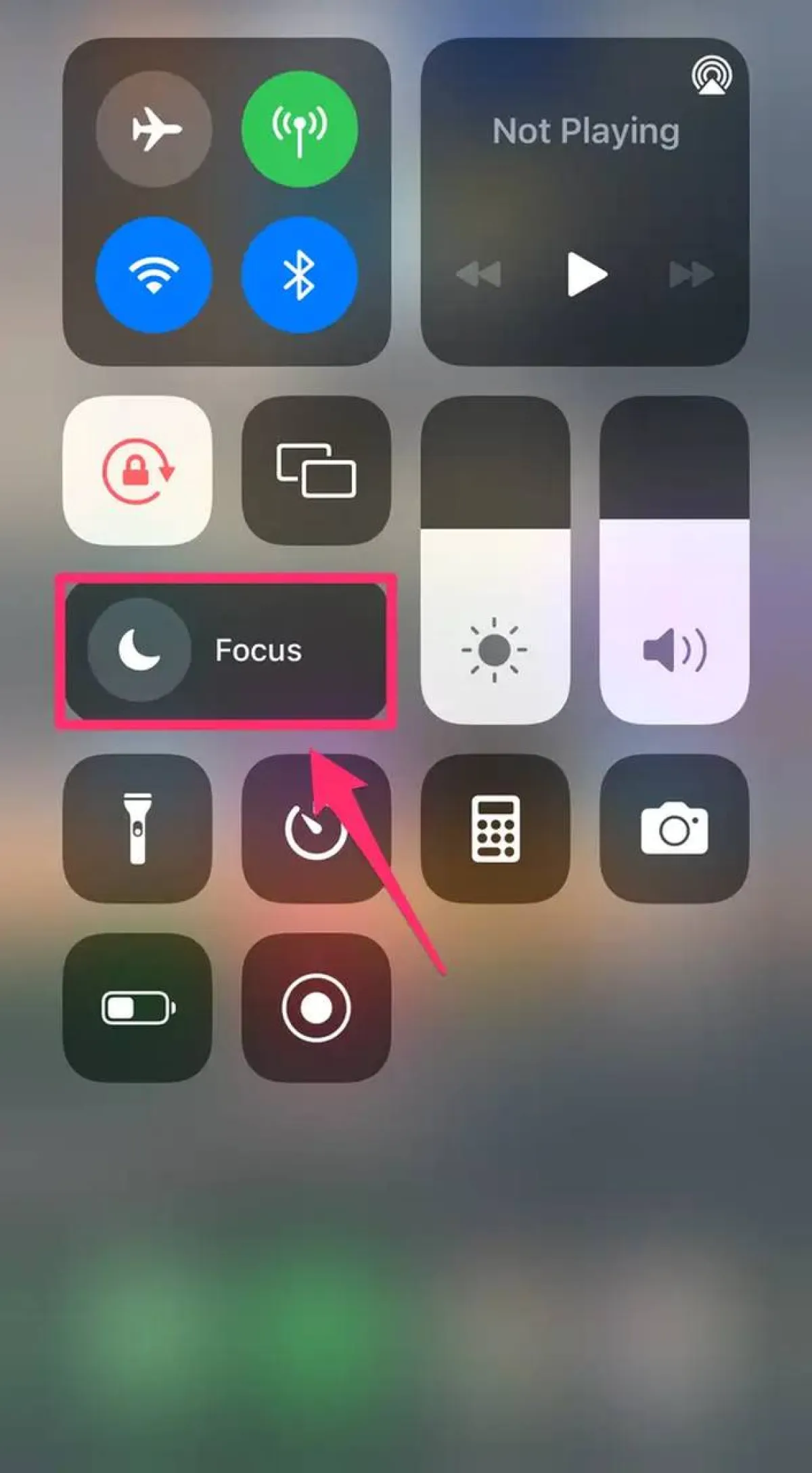 ماذا تعني أيقونة نصف القمر على iPhone؟ كيفية استخدام وضع عدم الإزعاج أو التركيز