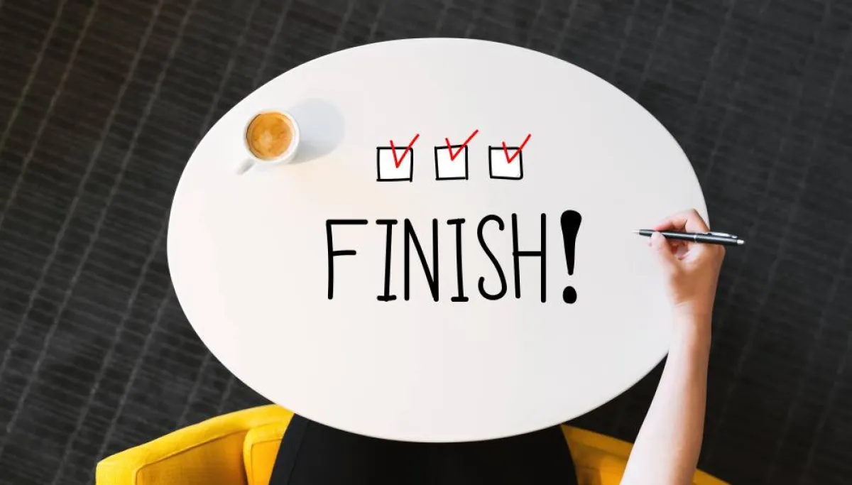 الموظف المثالي يتمّ المهام