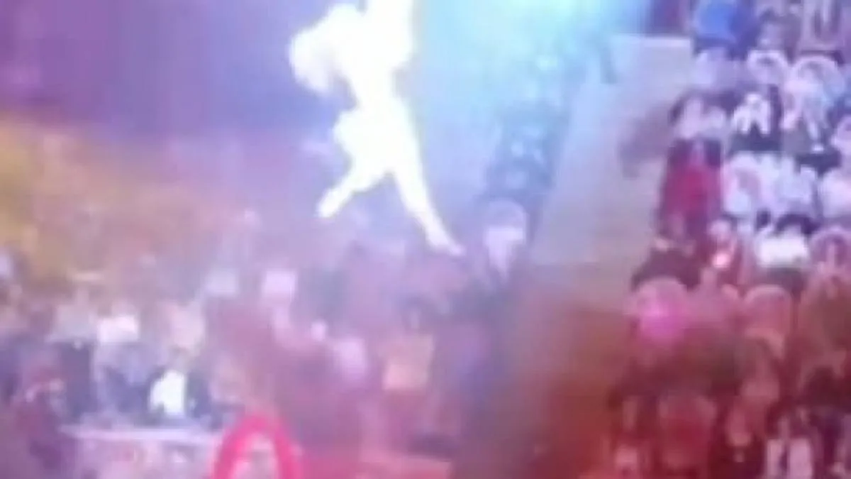 لاعبة سيرك روسية تسقط في الهواء أثناء تأديتها فقرة لتصاب ببعض الكسور