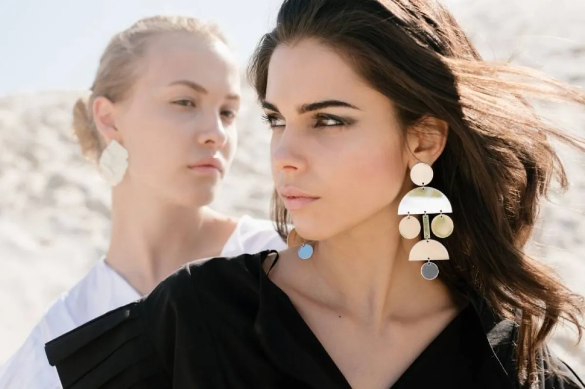 لا تلقي اللوم على صديقتك