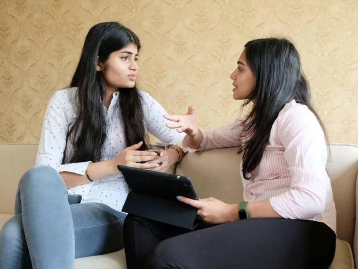 لا تلقي اللوم على صديقتك