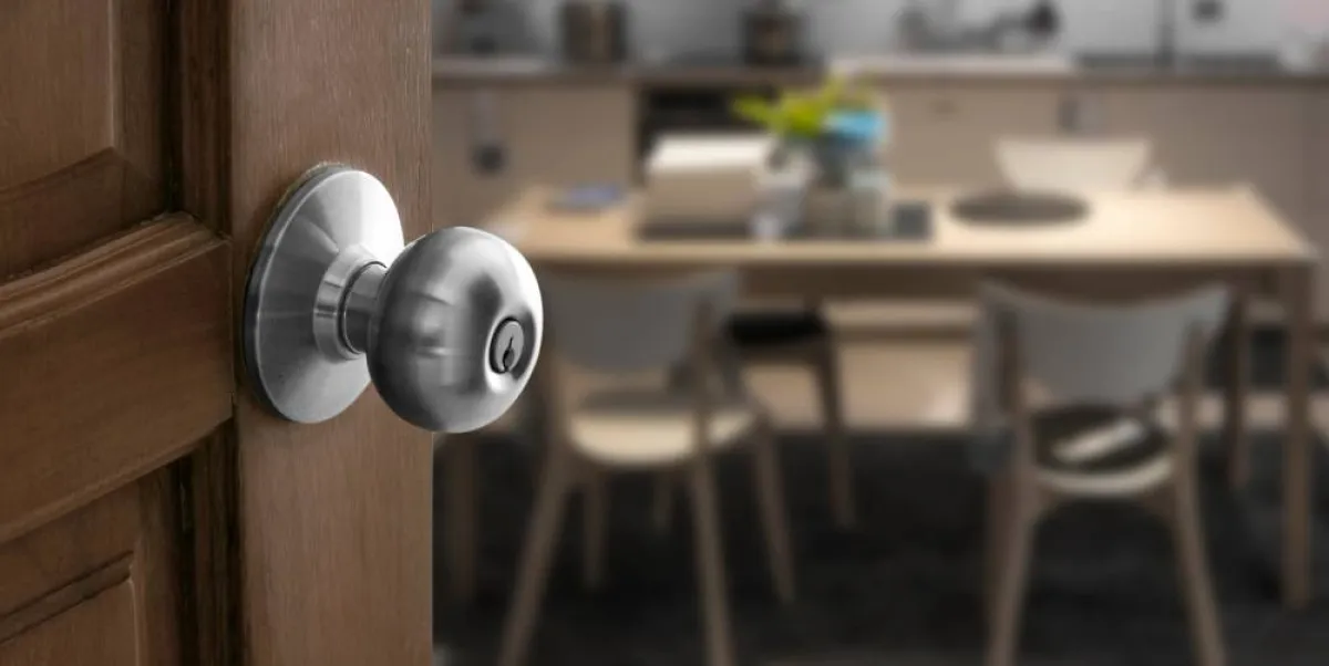 كيفيّة التخلص من الصدأ الذي يهاجم المفتاح لفتح قفل الباب؟