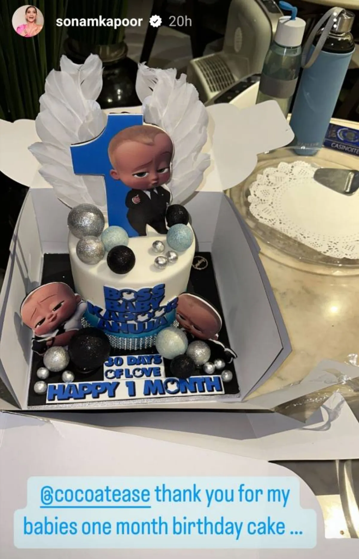 كعكة الطفل بمناسبة مرور شهر على ميلاده- الصورة من قصص إنستغرام سونام كابور