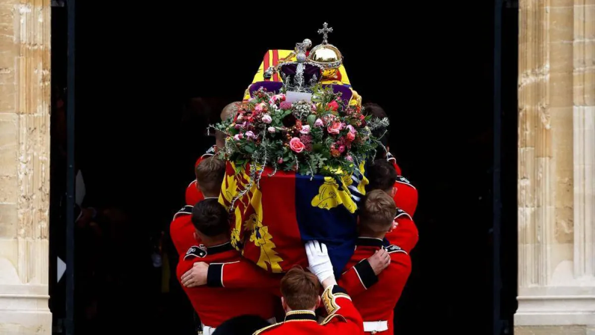 صورة من جنازة الملكة إليزابيث