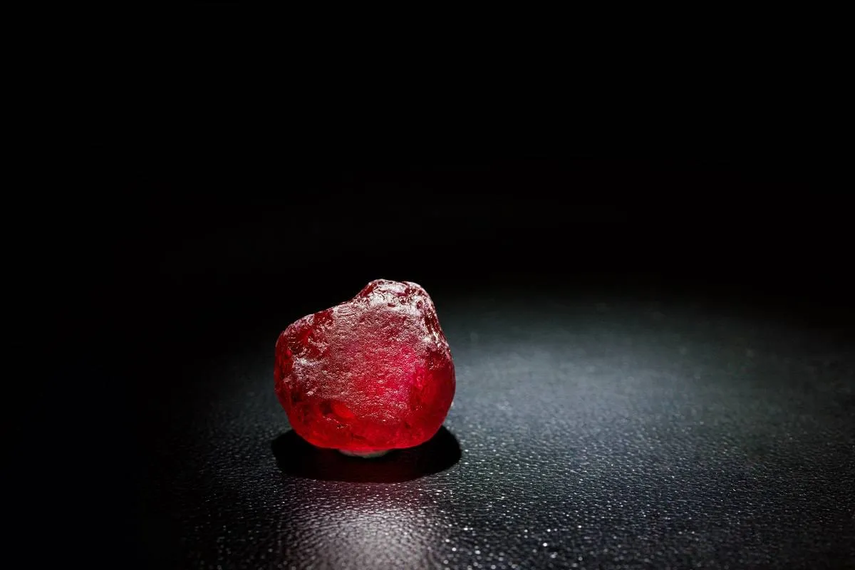 "إستريلا دي فيورا" أكبر حجر ياقوت في العالم