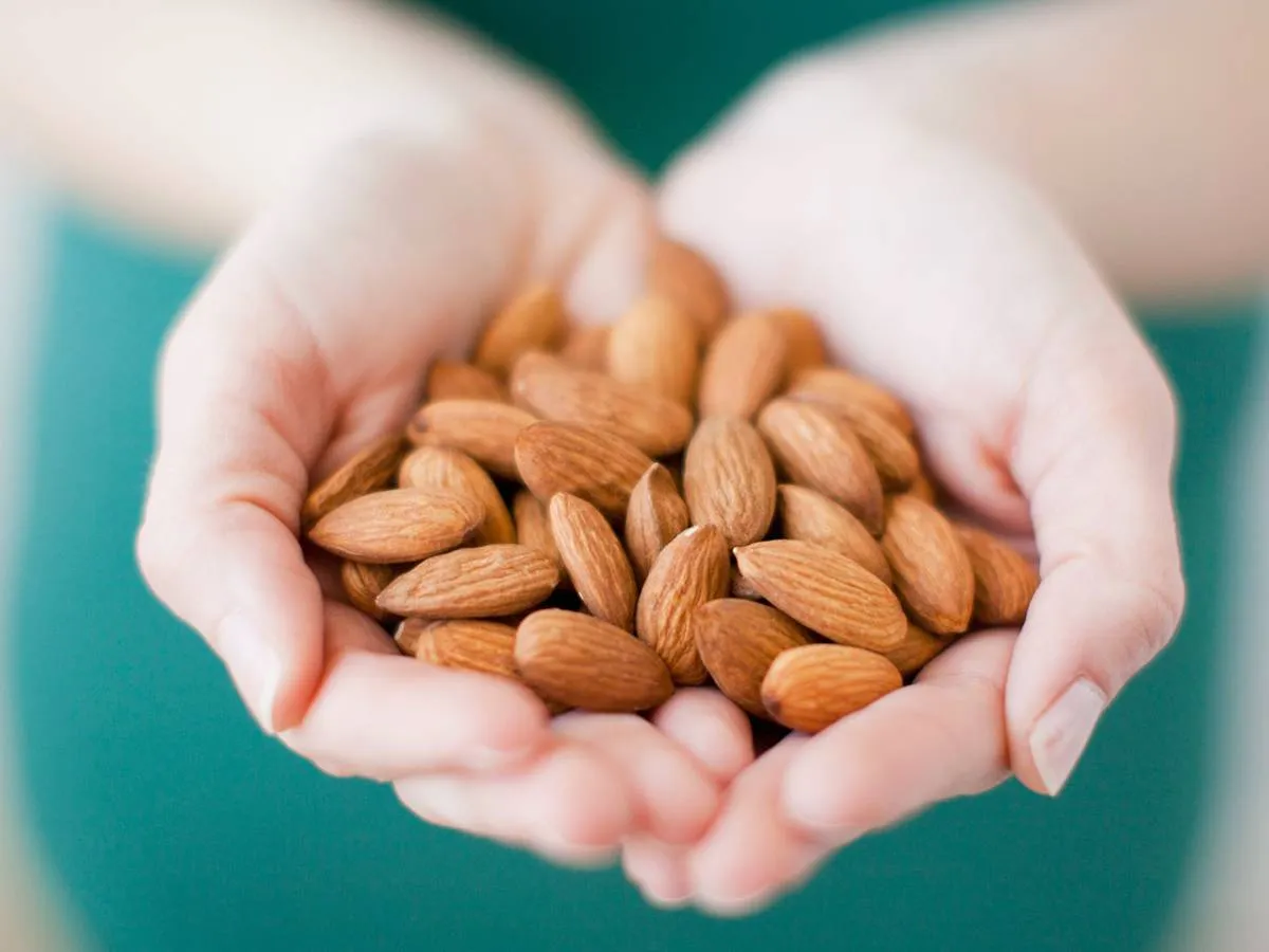 فوائد اللوز للأعصاب