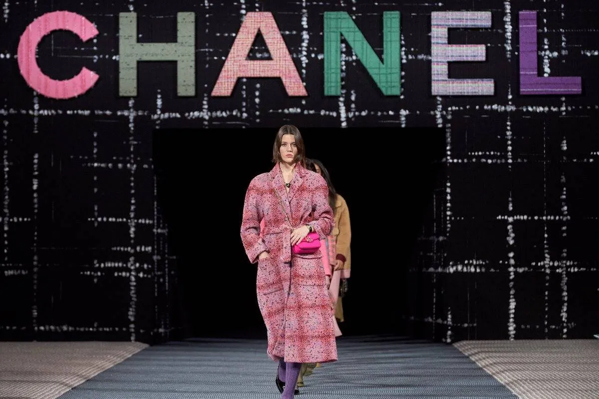 الصوف في عروض خريف وشتاء 2022-2023