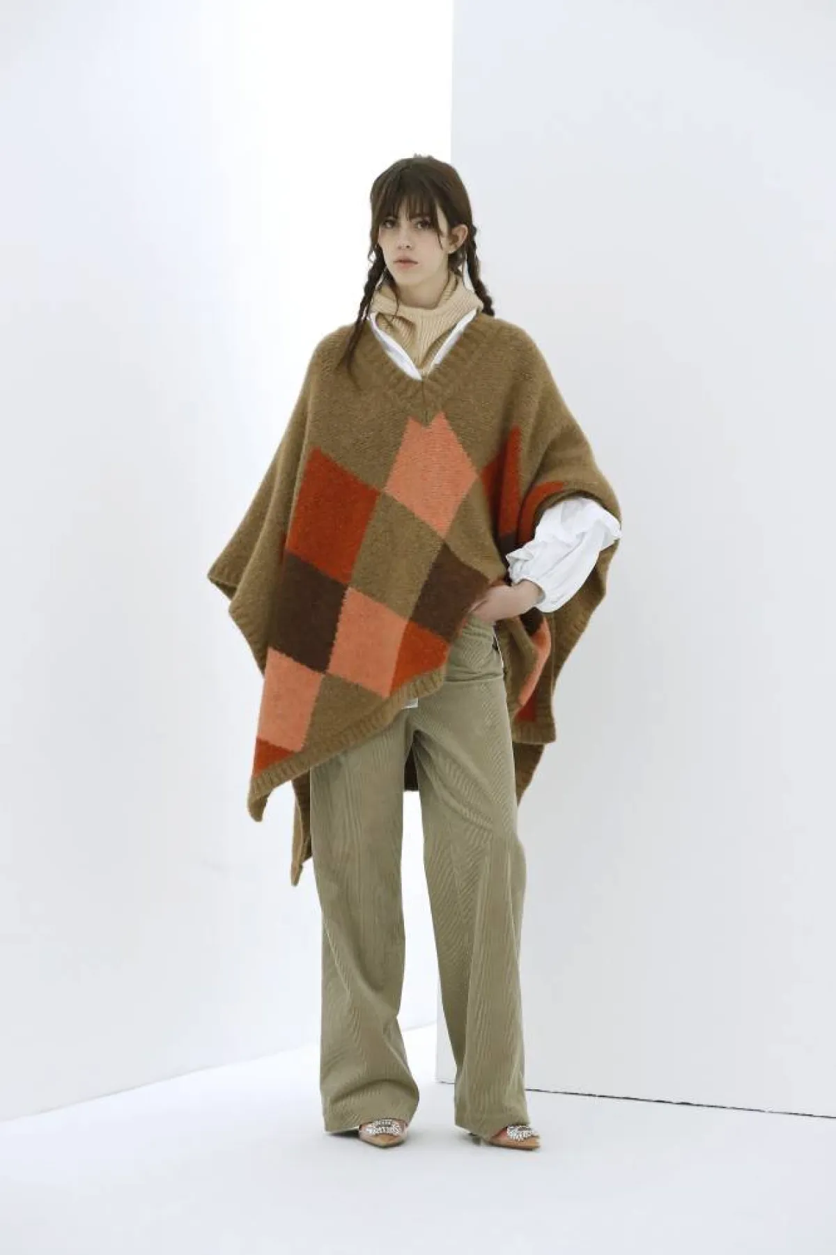 الصوف في عروض خريف وشتاء 2022-2023