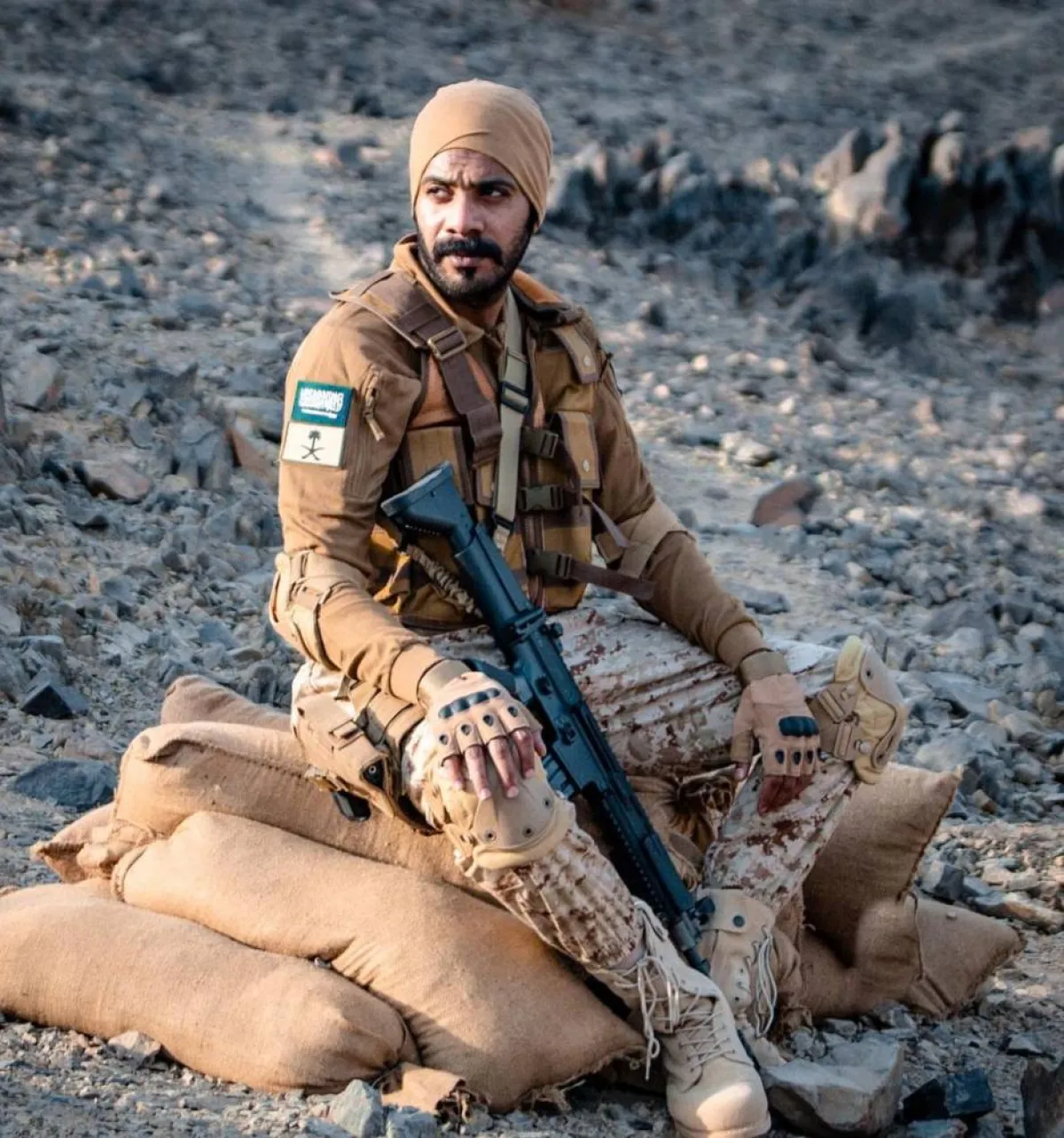 فيصل الدوخي من كواليس فيلم "عشرة واحد" - صورة من صفحته الرسمية على انستغرام