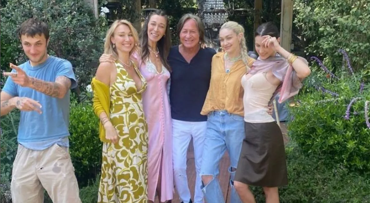 محمد حديد مع عائلته- الصورة من حسابه في إنستغرام