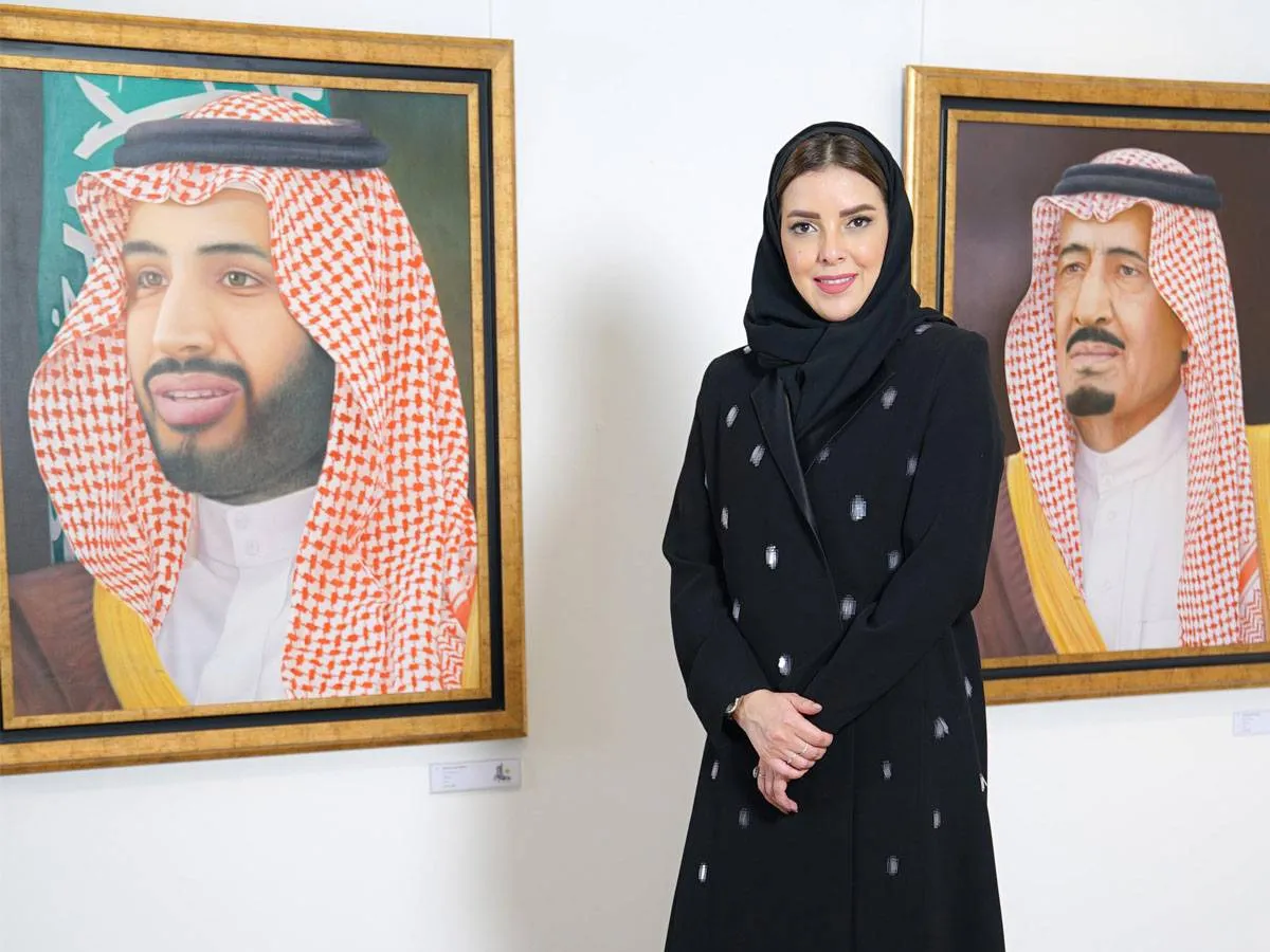 التشكيلية مضاوي الباز: الفن يعكس هويتنا وواجهتنا الثقافية للعالم