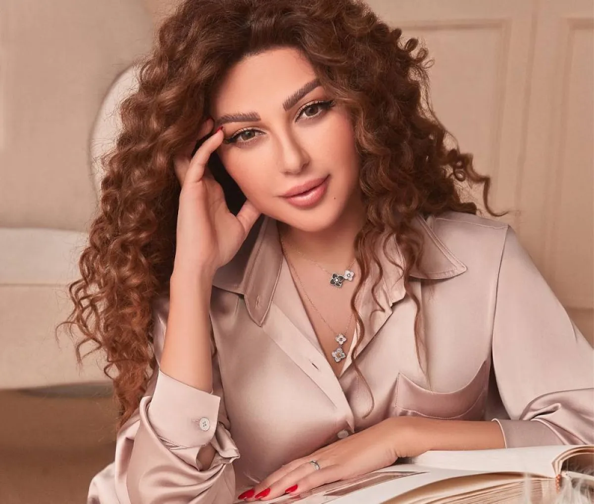 ميريام فارس بمجوهرات الزهور من لازوردي Lazurde