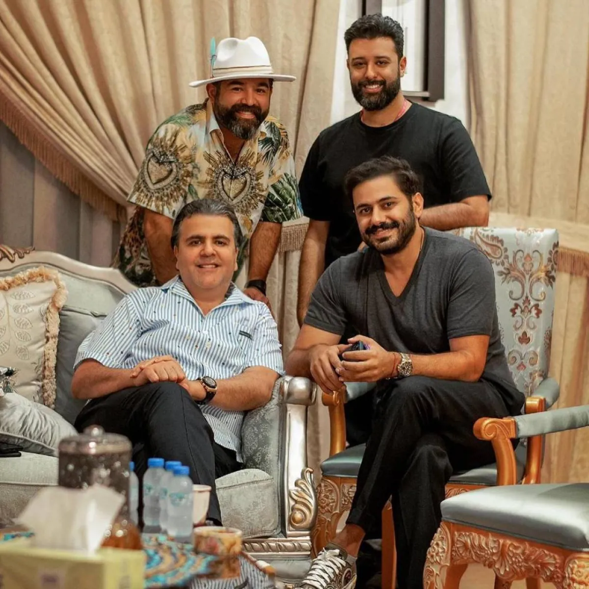 جمال سنان برفقة حسين دشتي ومحمود بوشهري - صورة من صفحته الرسمية على انستغرام 