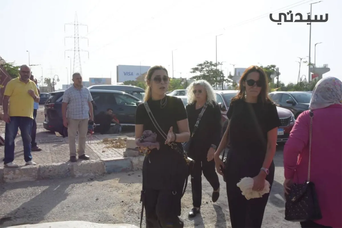 منة شلبي من عزاء الراحل هشام سليم - تصوير محمد العربي