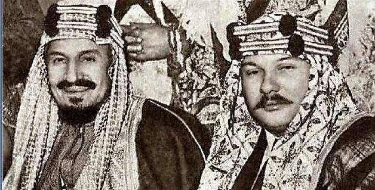 الملك فاروق يرتدي العقال