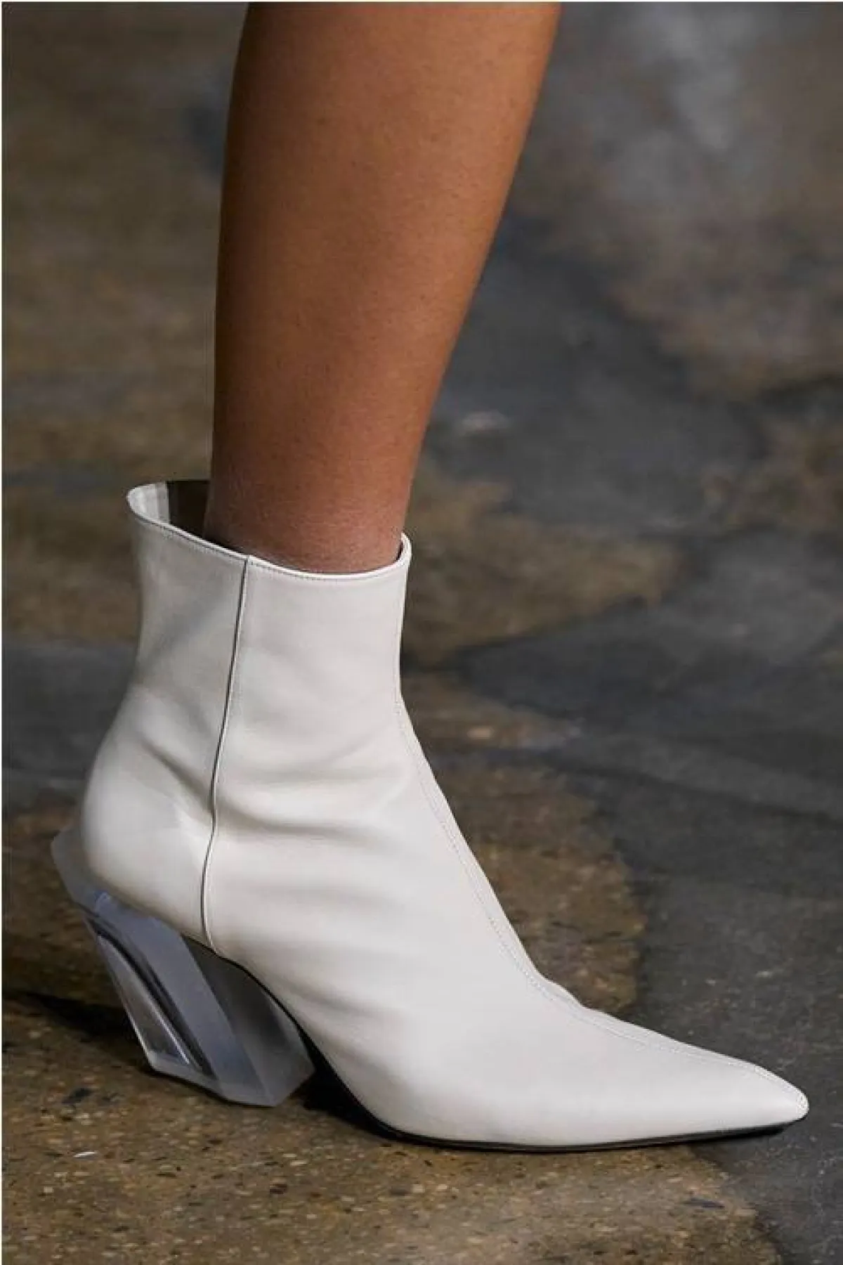 تنسيق البوت الأبيض من ديون لي Dion Lee