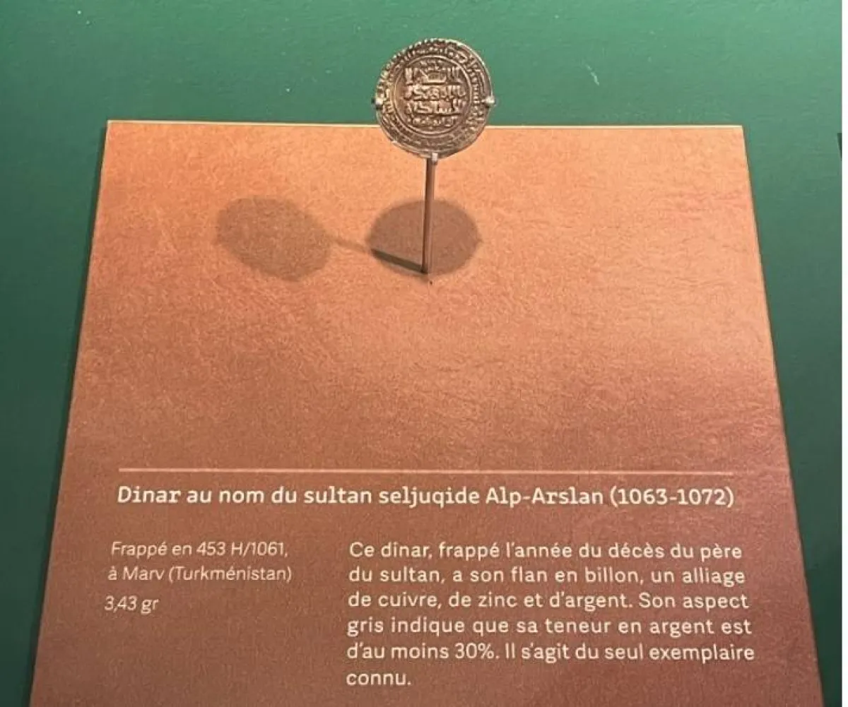 نموذج من دينار ذهبي اسلامي