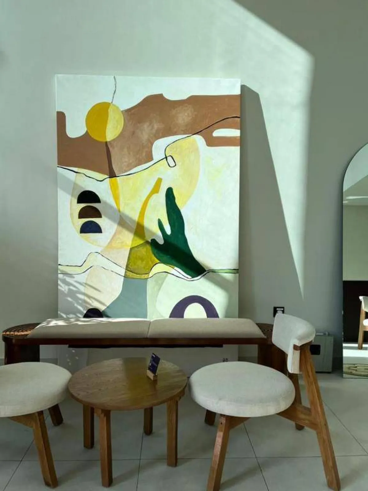 لوحة للمصمّمة والفنّانة التشكيلية رحاب أبوراس