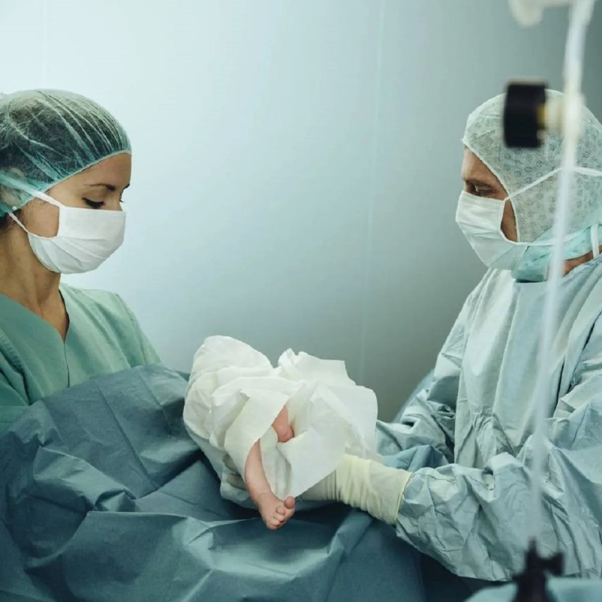 صورة لطبيب وممرضة