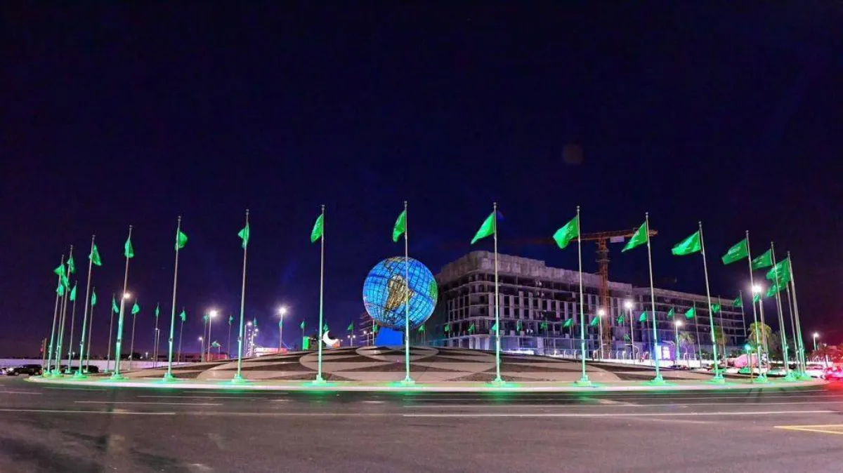 3,500علما تزين طرق وميادين جدة