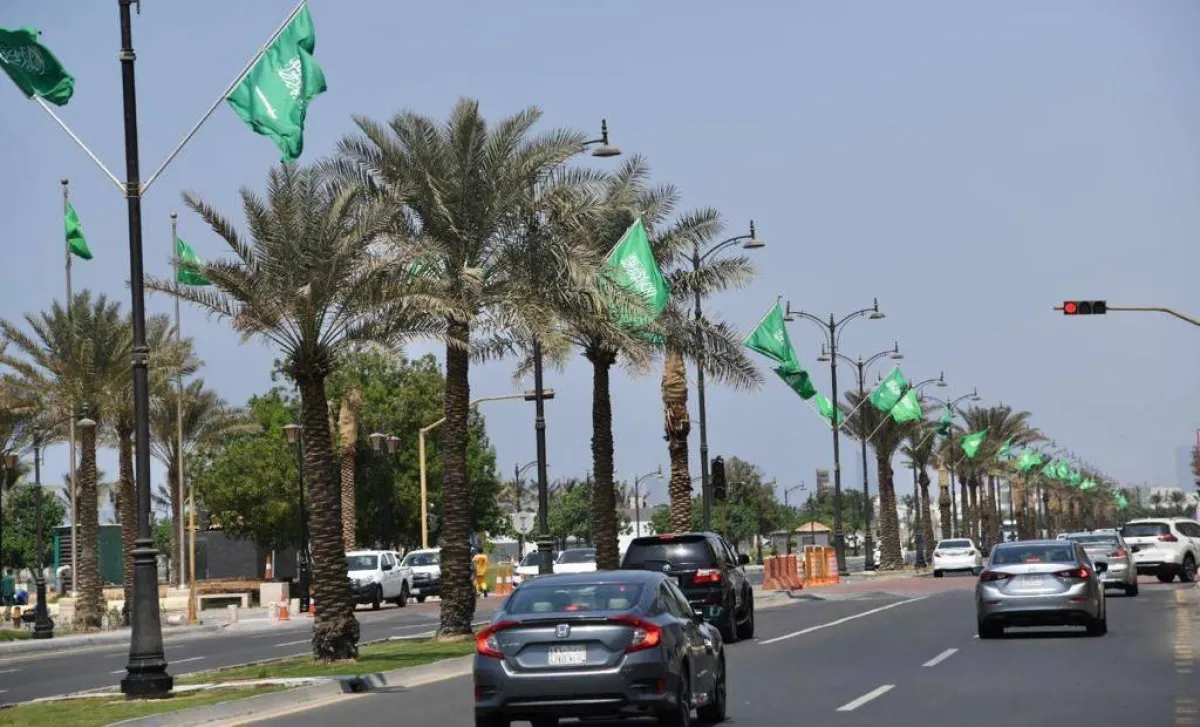 الأعلام تزين شوارع جدة