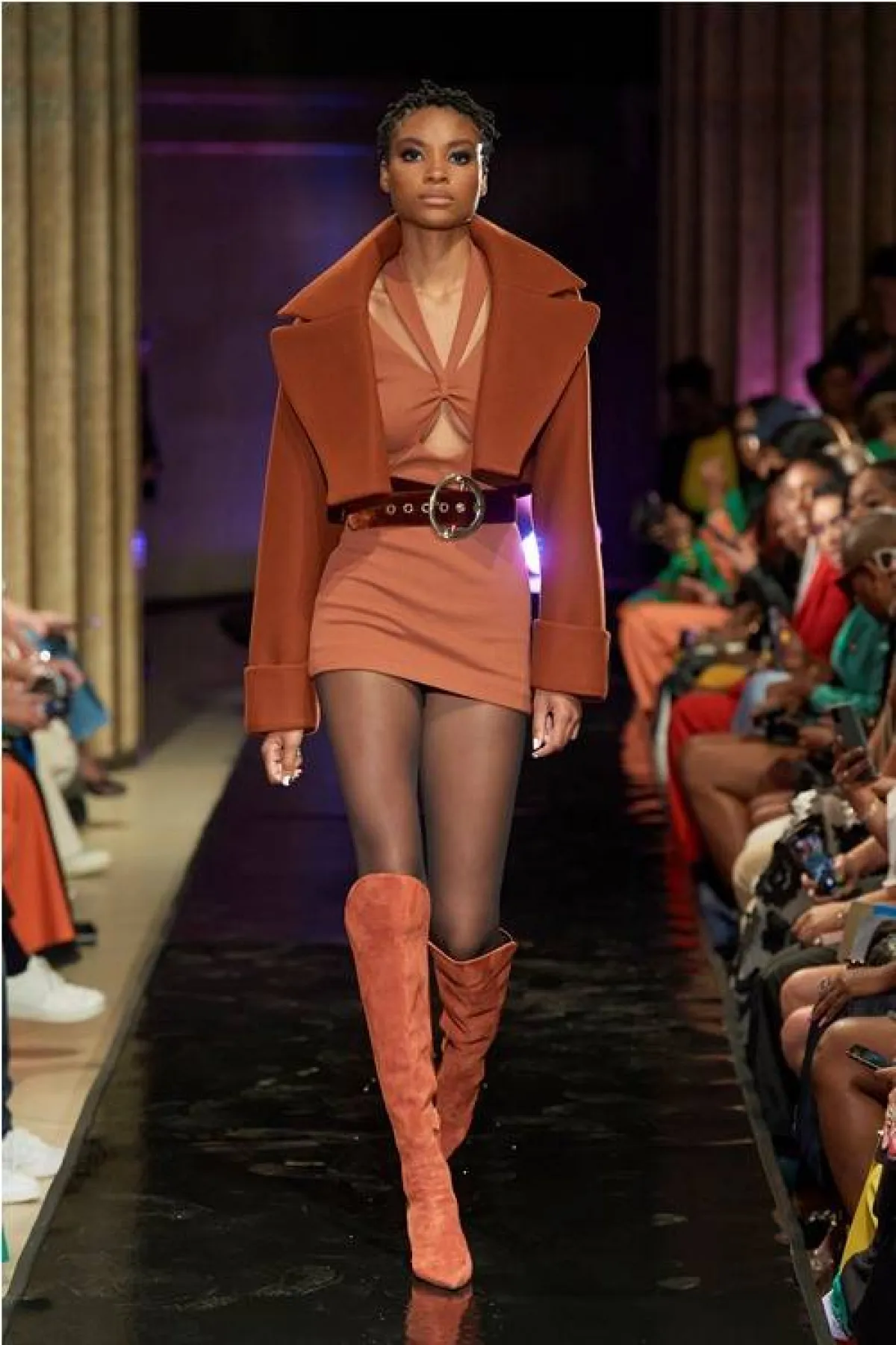 تنسيق اللون البني لخريف 2022 من سيرجيو هدسون Sergio Hudson