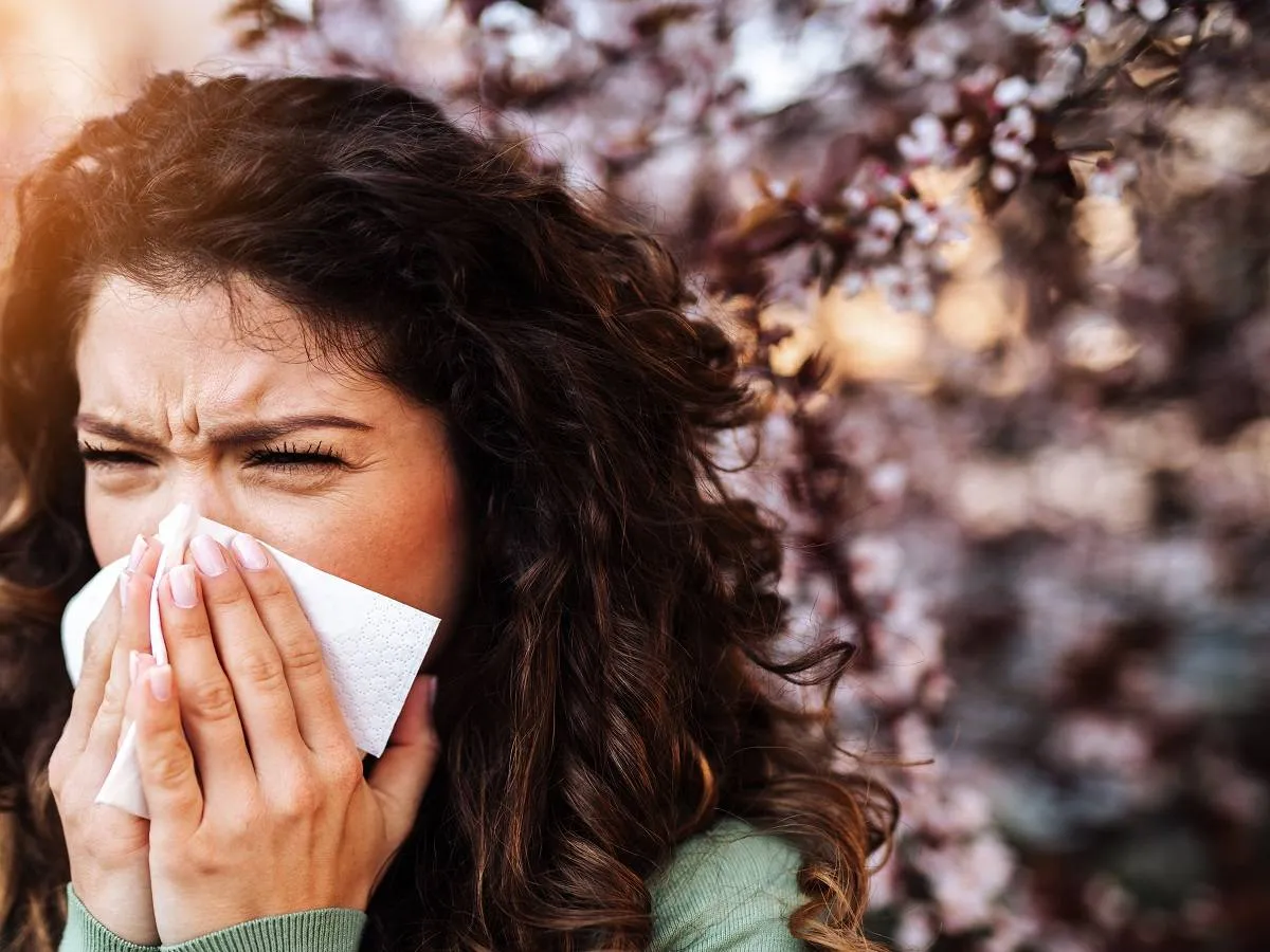 صورة لحامل مصابة  بنزلة برد