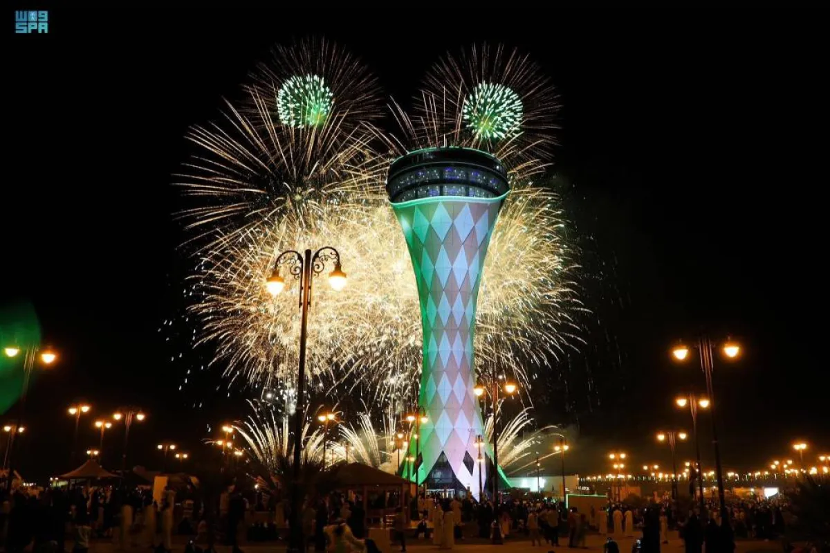 عروض الألعاب النارية تضيء سماء السعودية - الصورة من واس
