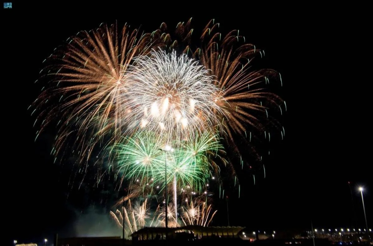 عروض الألعاب النارية تضيء سماء السعودية - الصورة من واس