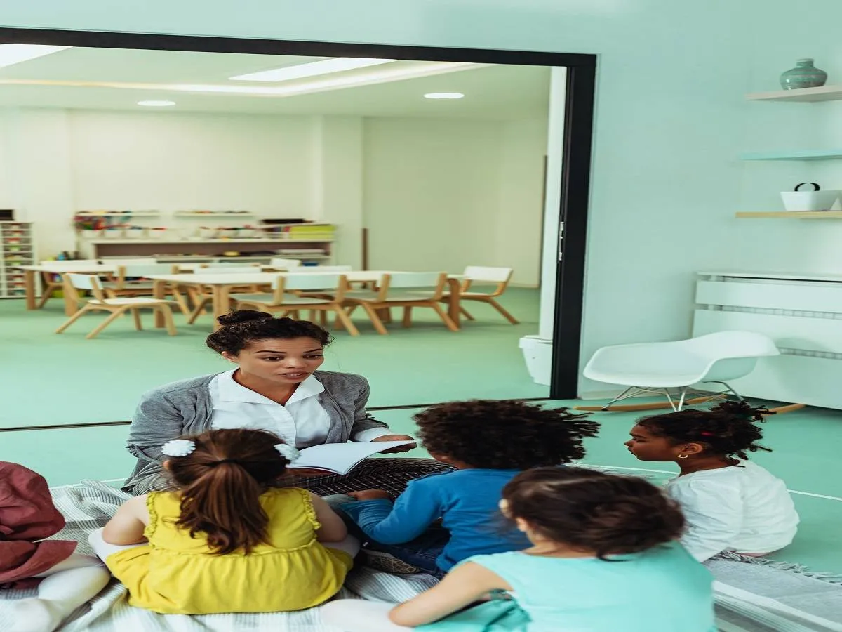 صورة لأطفال  في الحضانة