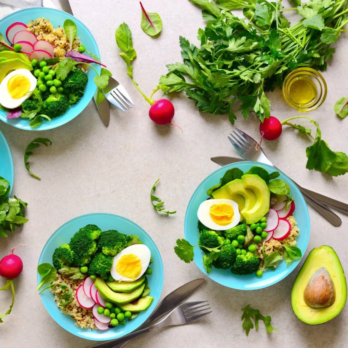 صورة لعدد من الأطباق