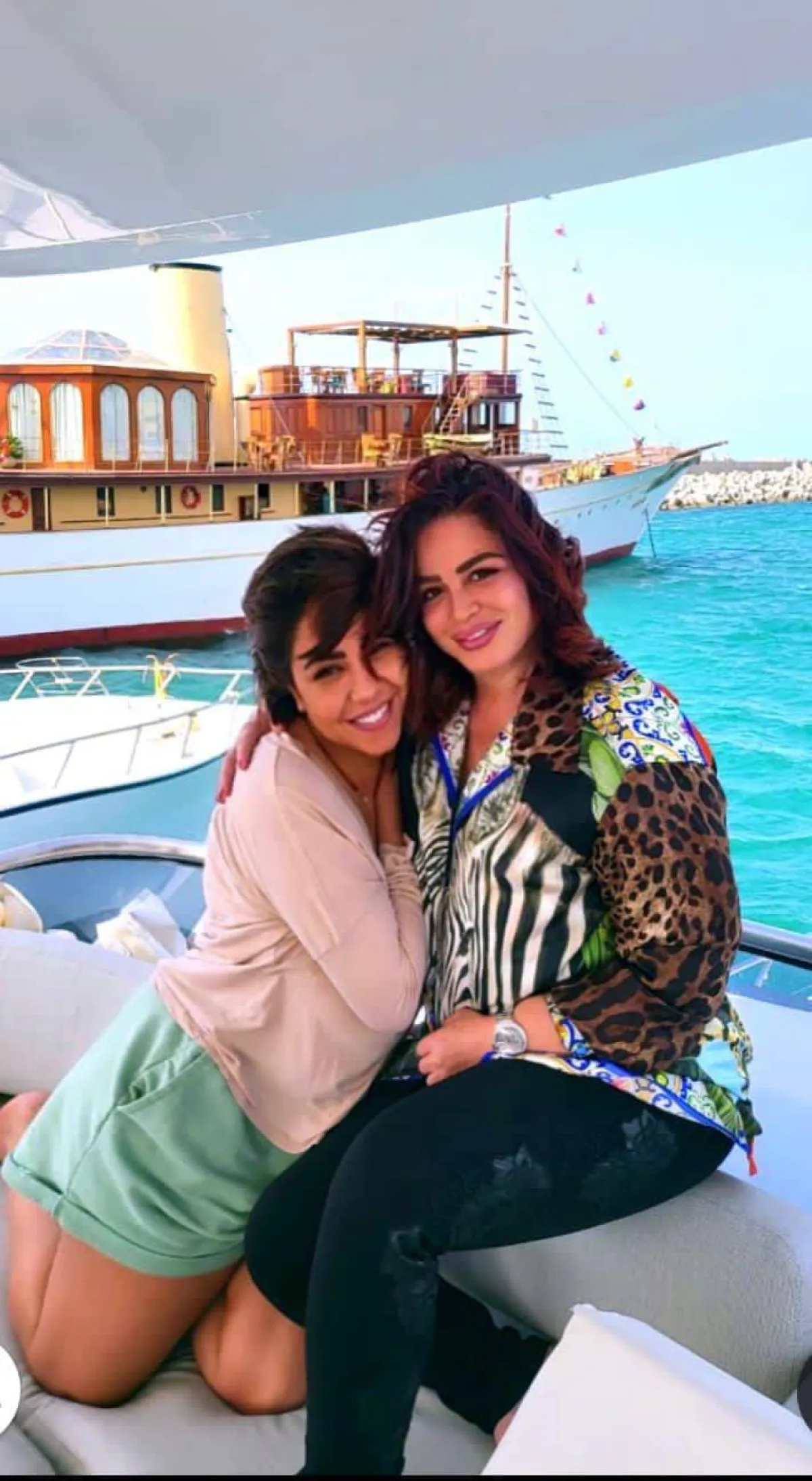 إلهام شاهين وشيرين عبد الوهاب - صورة من حساب إلهام على فيسبوك