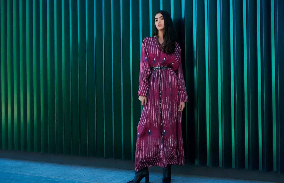 مايلز يونغ Miles Young: أزياؤنا تعيد تعريف الموضة المحتشمة