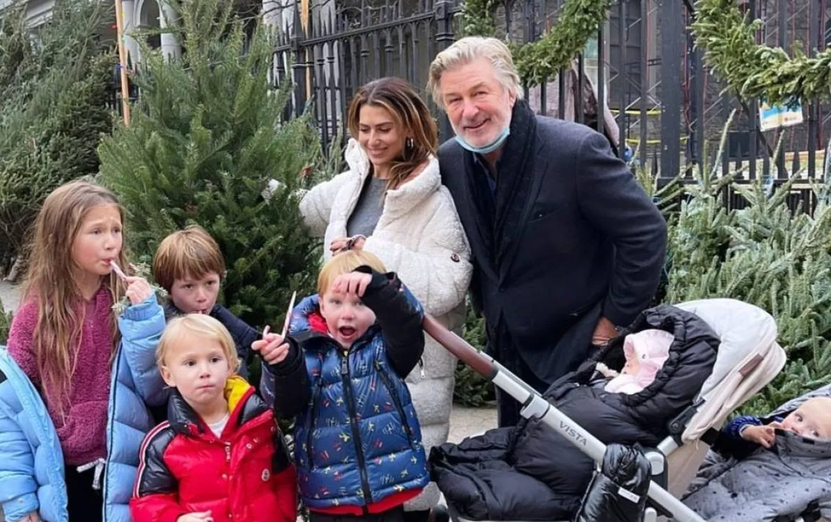 أليك وهيلاريا بالدوين وأطفالهما الستة- الصورة من حساب هيلاريا بالدوين على إنستغرام