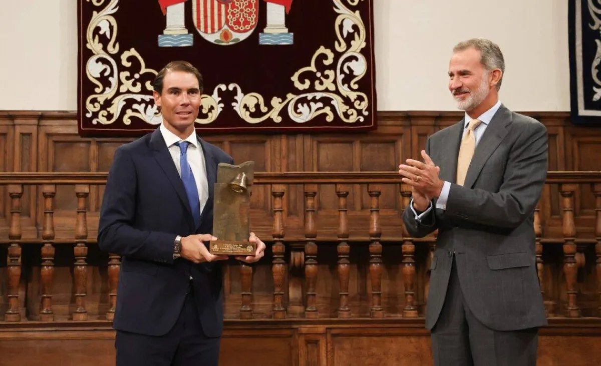 الملك فيليب يكرم لاعب التنس رفاييل نادال- الصورة من حساب Casa Real على تويتر