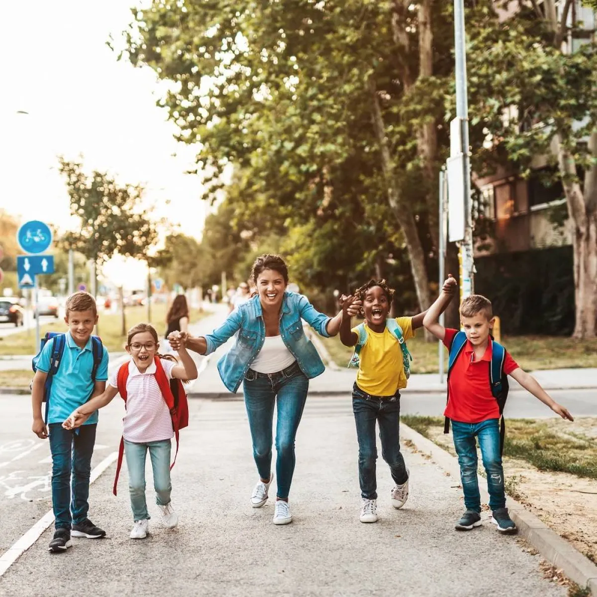 صورة لأم وأصدقاء أطفالها